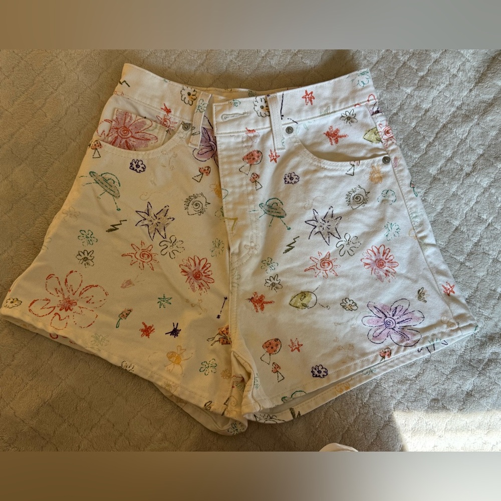 High waist, Mom, Shorts; Levi’s; Size: 26; Worn once; Floral pattern